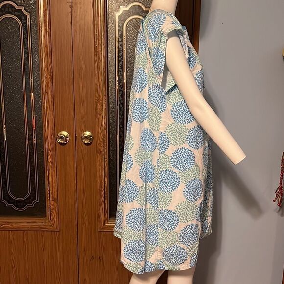 Gown   - Picture 2 of 6